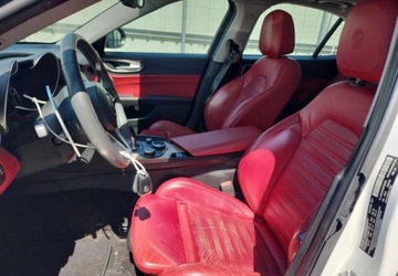 Alfa Romeo Giulia II Sedan 2.0 TBi 280KM 2017 Alfa Romeo Giulia Auta z USA - Zapytaj o wiecej ofert 2.0 Benzyna 280KM, zdjęcie 12