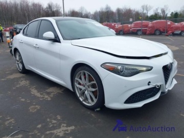Alfa Romeo Giulia II Sedan 2.0 TBi 280KM 2019 Alfa Romeo Giulia 2019 ALFA ROMEO GIULIA TI SPORT AWD 2.0 Benzyna 280KM