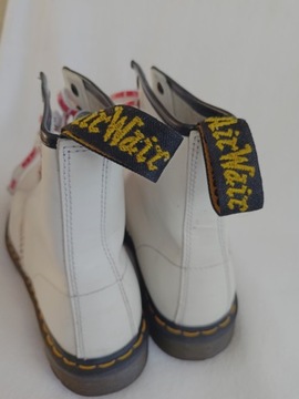 Dr. Martens białe skórzane glany 41