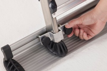 Контейнер для инструментов для алюминиевых лесов.