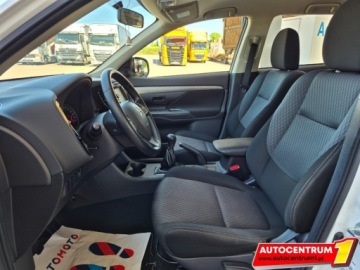 Mitsubishi Outlander III SUV Facelifting 2015 2.0 MIVEC 150KM 2015 Mitsubishi Outlander Oryginalny Przebieg Nawigacja Invite Czujniki Park, zdjęcie 17