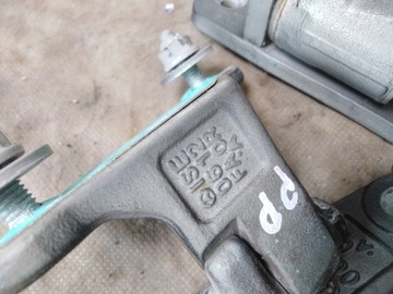 MERCEDES C W204 PANTY DVEŘE PRAVÝ PŘEDNÍ C197 07R KOM