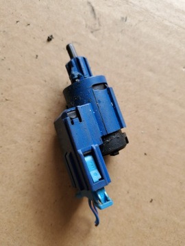CZUJNIK WŁĄCZNIK PEDAŁU SPRZĘGŁA VW PASSAT B5