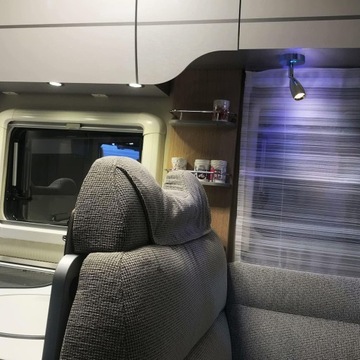 Лампа для чтения в кемпинговом автомобиле с