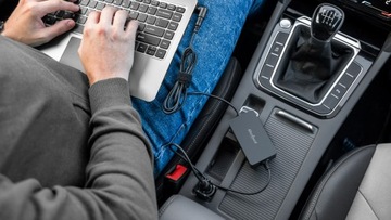 АВТОМОБИЛЬНЫЙ БЛОК ПИТАНИЯ ДЛЯ НОУТБУКА 12/24В 65Вт USB 2А