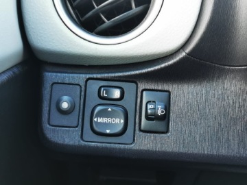 Toyota Yaris III Hatchback 5d Hybrid 100 74KM 2013 TOYOTA YARIS Hybrid 100 74KM,Automat, Kamera cofania, Nawigacja, zdjęcie 14