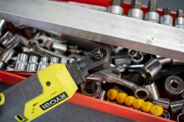 КЛЮЧ С ТРЕЩОТКОЙ RYOBI 1/4 AKU R18RW2-0