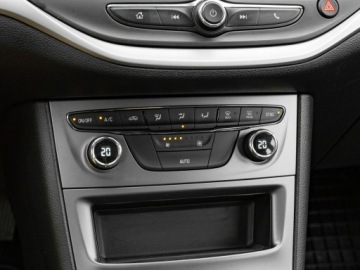 Opel Astra K Sportstourer Facelifting 1.2 Turbo 130KM 2021 Opel Astra GD1V004#1.2 T Edition Cz.park 2 stref, zdjęcie 17