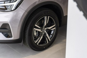 Volvo XC40 Crossover Facelifting 2.0 B3 163KM 2025 Volvo XC 40 Plus Dark B3 Mild Hybrid Benzyna, zdjęcie 5