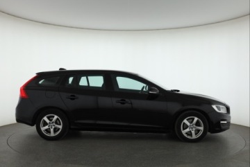 Volvo V60 I Kombi Facelifting 2.0 D4 DRIVE-E 190KM 2017 Volvo V60 D4 2.0, Salon Polska, Serwis ASO, zdjęcie 5