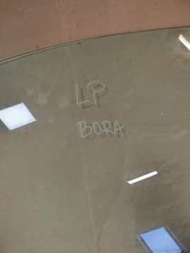SKLO (OKNO) DVEŘE LEVÝ PŘEDNÍ VW BORA SEDAN