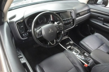 Mitsubishi Outlander III SUV Facelifting 2017 2.2 150KM 2018 Mitsubishi Outlander 2.2 DID nawi 7 osobowy kamera, zdjęcie 10