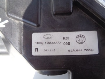 SKODA RAPID 5JA HALOGEN LED PRAWY 5JA941700C