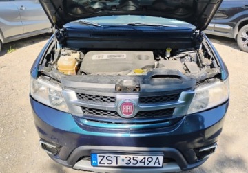 Fiat Freemont 2.0 Multijet II 16v 170KM 2013 Fiat Freemont 2013r, 2.0 DIESEL. 4x4. AUT. 7 osob. Lekko uszkodzony przod., zdjęcie 4