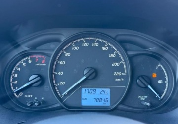 Toyota Yaris III Hatchback 5d Facelifting 2017 1.5 Dual VVT-iE 111KM 2019 Toyota Yaris salon Polska, serwis ASO, Gwarancja 1.5 Benzyna 111KM, zdjęcie 8