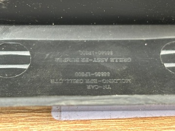 KIA VENGA FACELIFT LIŠTA NÁRAZNÍKU PŘEDNÍ STŘEDNÍ  SPODNÍ 86585-1P500 8G/653