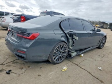 BMW Seria 7 G70 2022 BMW Seria 7 BMW serii 7 750i xDrive Sedan z 2022 roku , od ubezpieczalni, zdjęcie 4