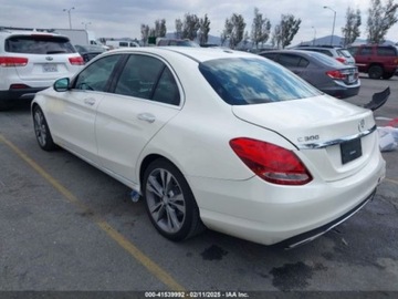 Mercedes Klasa C W205 2018 Mercedes-Benz Klasa C C 300 2.0 Benzyna 241KM, zdjęcie 3