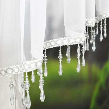 КОРОТКАЯ ДЕКОРАТИВНАЯ ШТОРА, УКРАШЕННАЯ БИСЕРАМИ