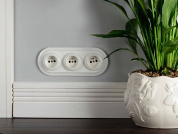 РОЗЕТКА ДЛЯ СКРЫТОГО МОНТАЖА КЕРАМИЧЕСКАЯ, БЕЛАЯ С РАМКОЙ 2GP03W