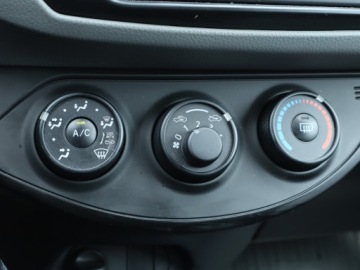 Toyota Yaris III Hatchback 5d Facelifting 2017 1.0 VVT-i 72KM 2020 Toyota Yaris 1.0 VVT-i, Salon Polska, zdjęcie 11