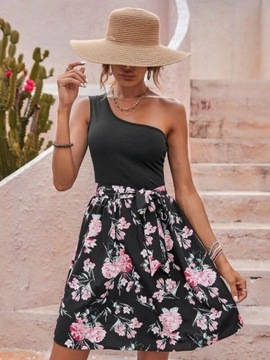 Sukienka mini czarna w kwiaty róże na jedno ramię