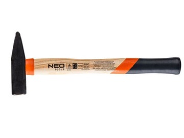 Молоток слесарный 800 г, ручка из ясеня.