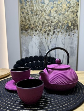 CZAJNIK żeliwny zaparzacz do herbaty Imbryk 0,8l Podkładka +2 Czarki 100ml