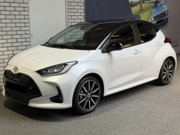 Toyota Yaris IV Hatchback Facelifting 1.5 Hybrid Dynamic Force 130KM 2026 Od ręki - GR Sport 1.5 Hybrid 130KM | Podgrzewane fotele!, zdjęcie 1