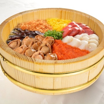 Смешивание риса в круглых ведрах для суши Oke Bowl