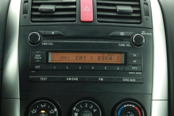 Toyota Auris I Hatchback 1.6 Valvematic 132KM 2010 Toyota Auris 1.6 Valvematic, Salon Polska, zdjęcie 8