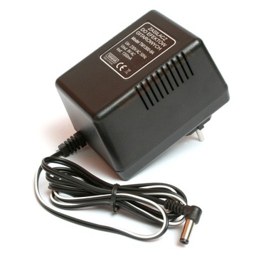 ZASILACZ NAPIĘCIA PRZEMIENNEGO 1300 mA 9V AC TOMANEK TM1300-9A
