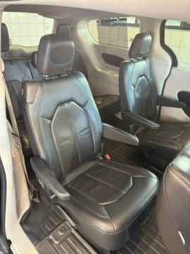 Chrysler Pacifica II 3.6 V6 291KM 2021 Chrysler Pacifica Lokalizacja : Włocławek, zdjęcie 8