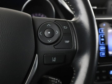 Toyota Auris II Hatchback 5d Facelifting 1.8 Hybrid 136KM 2018 Toyota Auris kamera grzane fotele tempomat, zdjęcie 28