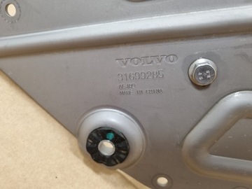 VOLVO C40 XC40 DRŽÁKY 31699285