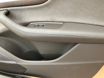 AUDI Q7 SQ7 4M ОТДЕЛКА БОКОВЫХ ДВЕРЕЙ КОЖАНОЙ ОТДЕЛКОЙ