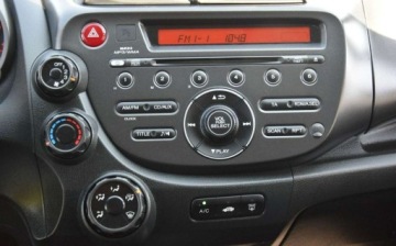 Honda Jazz III 1.2 i-VTEC 90KM 2015 Honda Jazz 1.2B 2015r Klima 109 TYS KM Sprowadzony Oplacony 1.2 Benzyna, zdjęcie 16