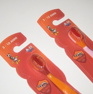 AS ROMA – 2 МАЛЕНЬКИЕ ЗУБНЫЕ ЩЕТКИ – ИЗ ИТАЛИИ