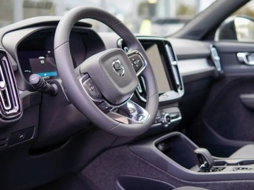 Volvo XC40 2026 VOLVO XC40 B4 Plus Dark Suv 2.0 (211KM) 2026, zdjęcie 5