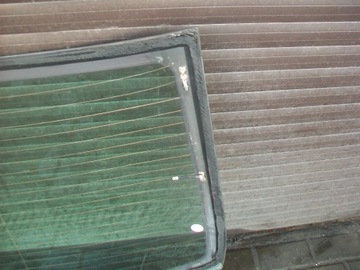 ЗАДНЕЕ ОКНО ПЕЖО 607