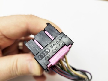 HNÍZDO DVOJITÉ SKŘÍŇKA RELÉ AUDI 4A0937529 ORIGINÁLNÍ