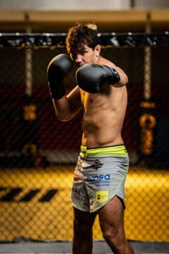 Тренировочные боксерские перчатки весом 10 унций с системой переменного тока