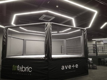 PROFESJONALNA KLATKA MMA Z PODESTEM RING DO WALKI