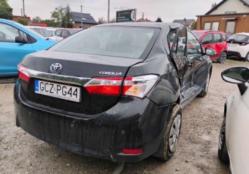 Toyota Corolla XII Sedan 1.6 Valvematic Dual VVT-i 132KM 2019 Toyota Corolla 2019r, 1.6 Benzyna. Uszkodzone boki. Jezdzi. 1.6 Benzyna, zdjęcie 3