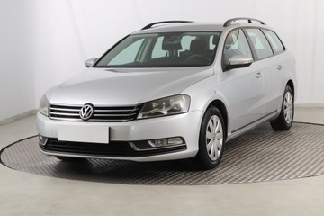 Volkswagen Passat B7 Variant 2.0 TDI CR DPF BlueMotion 140KM 2011 VW Passat 2.0 TDI, 1. Właściciel, Navi, Klima, zdjęcie 1