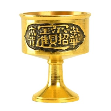 Буддийское благословение чаши святой воды в Тибете