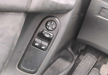 Citroen C3 II Hatchback 1.4 HDI 70KM 2013 Citroen C3 2013r, 1.4 HDI. Uszkodzony tyl. 1.4 Diesel 70KM, zdjęcie 9