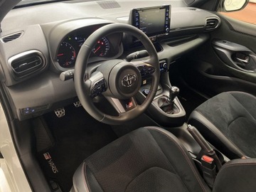 Toyota Yaris IV GR Hatchback 1.6 261KM 2021 Toyota Yaris GR 1.6 Dynamic III (2011-2019), zdjęcie 9