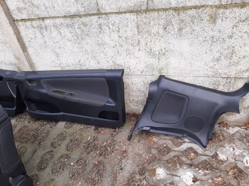 KOMPLET SEDADLA SEDADLO POHOVKA BOKY PEUGEOT 207 CC UK PGT001
