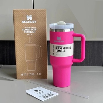 Термокружка из нержавеющей стали с двойными стенками, ручкой и соломинкой.